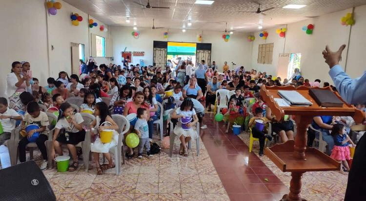 Children receiving toys